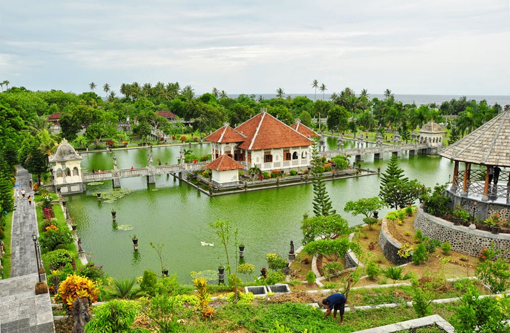 Amazing World: Taman Ujung Karangasem