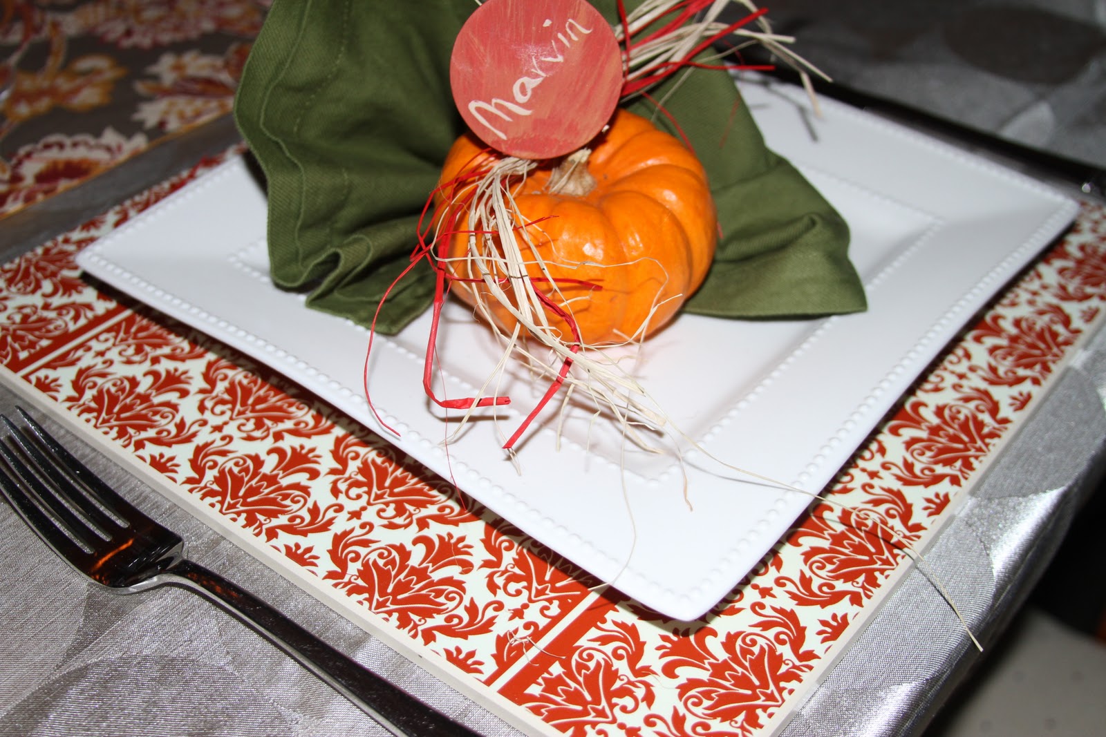 Melodies Kitchen Chargers to Decorate your Dining Table.