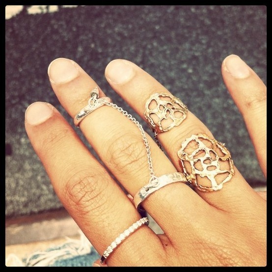 Rings On Her Fingers [1942] bittorrentparty