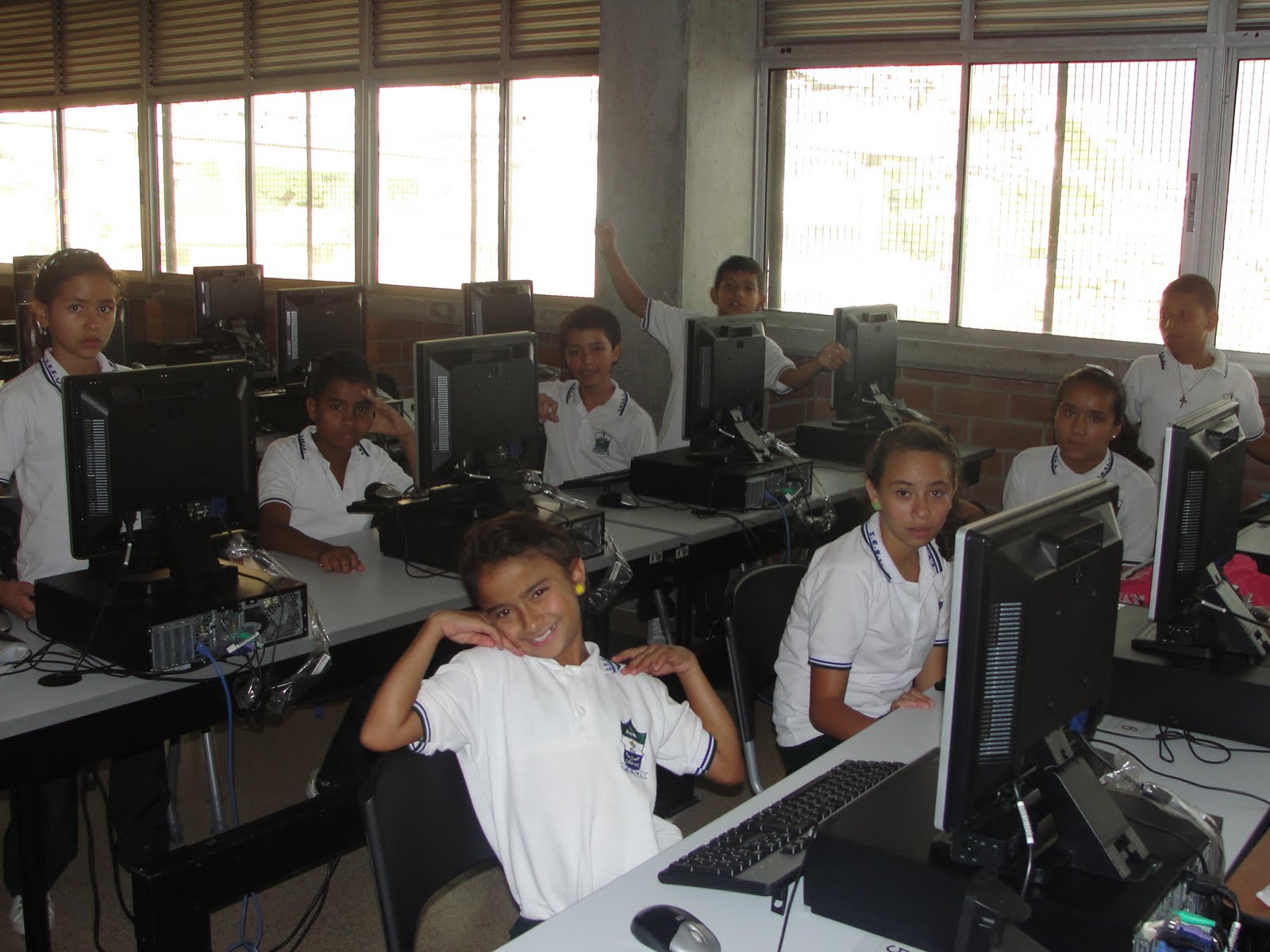 Educando con las Tic INST EDUC ESTELLA VELEZ LONDOÑO