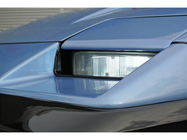 The Z31's popup headlight and recessed bucket area is such a cool look...
