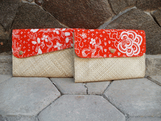 dompet pandan motif batik warna merah  ringan natural