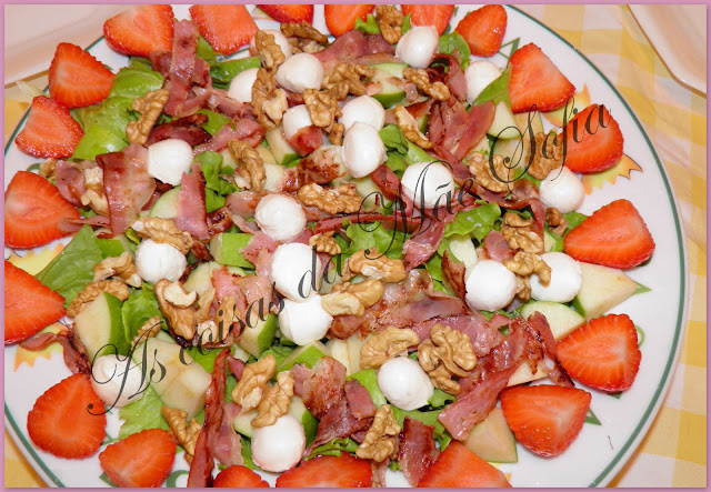 Salada de bacon e morangos \ Strawberry and bacon salad
