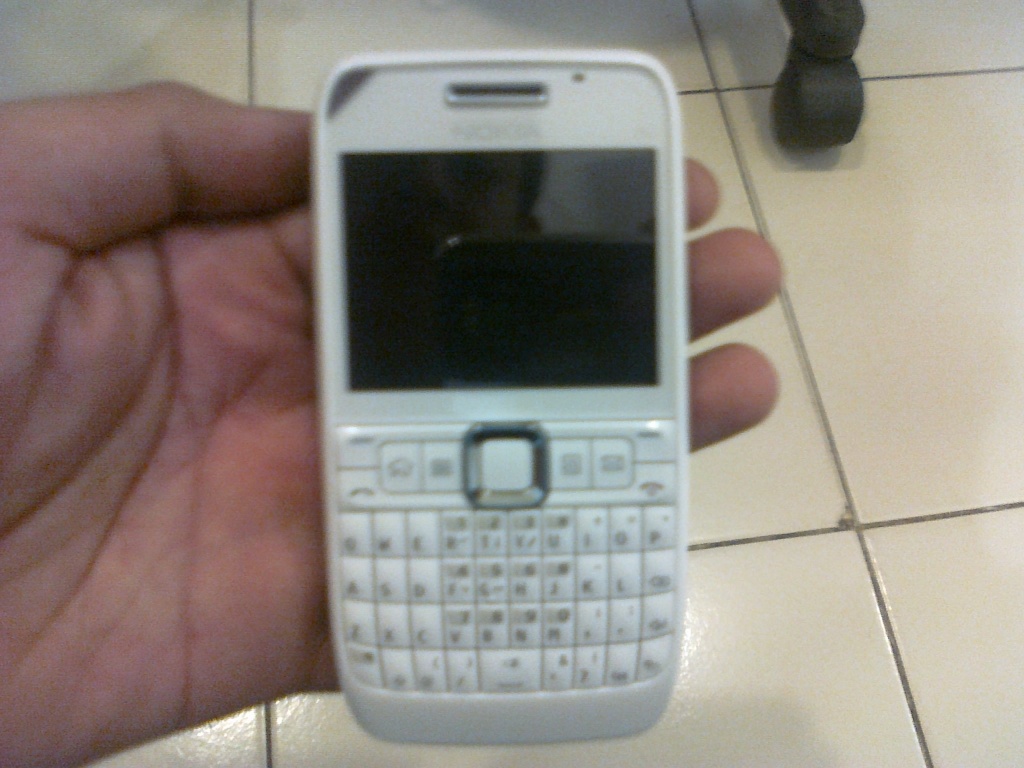 Mobile Mania: Nokia E63 white