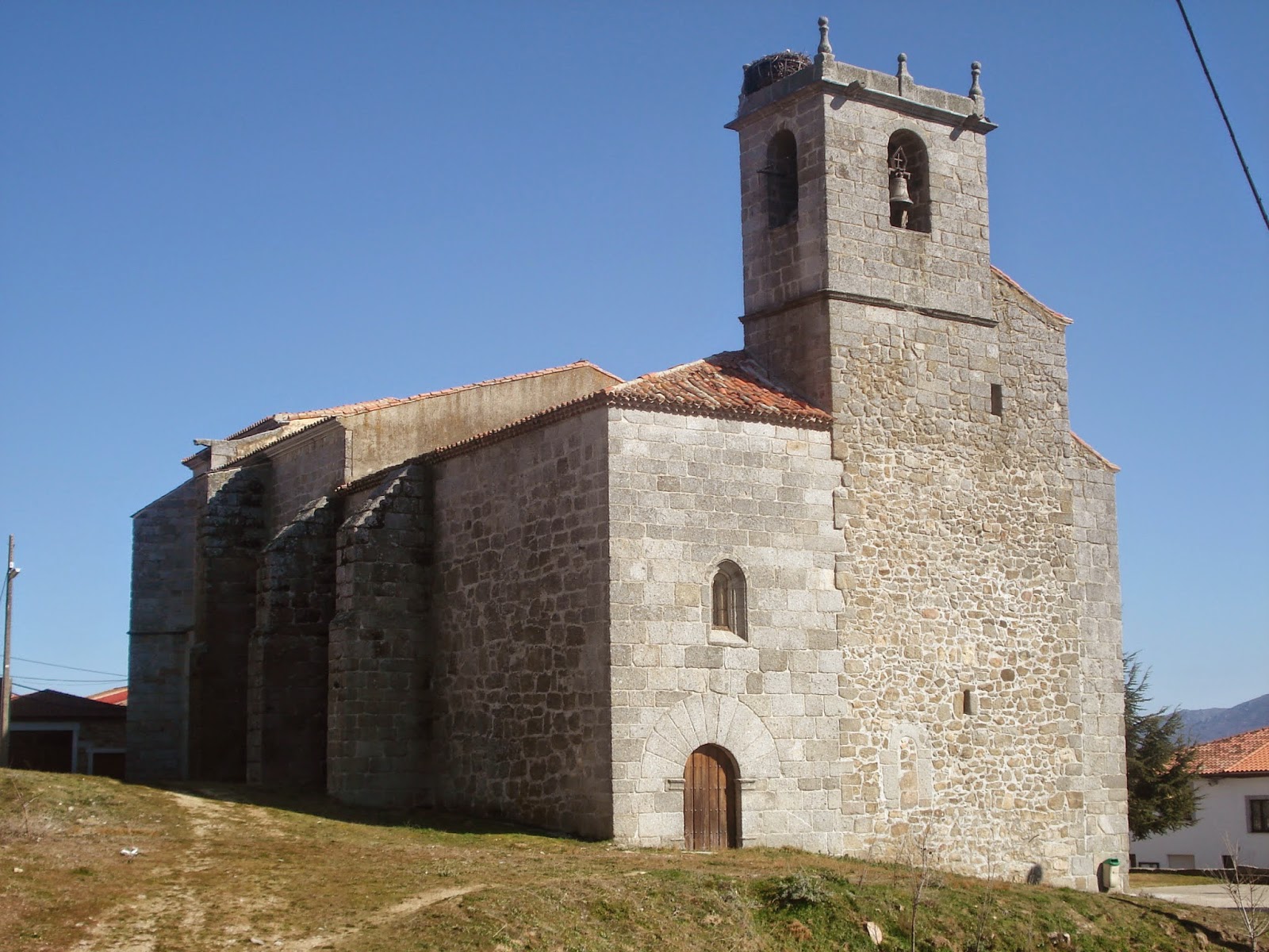 Valdefuentes de Sangusín. Iglesia.