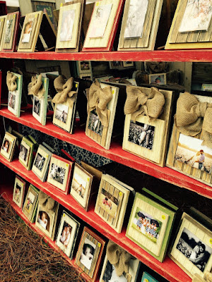 Summerville Flowertown Festival 2015 - Cute picture frames on super cute crate and board display | The Lowcountry Lady