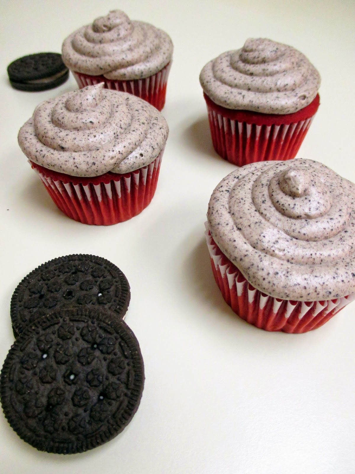 Baking, domesticity, and all things mini Oreo cream cheese frosting