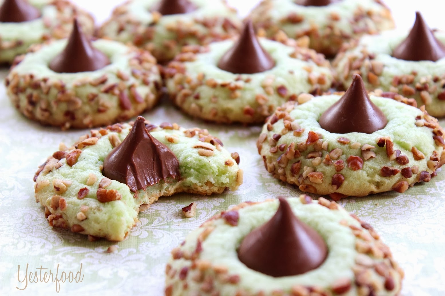 Yesterfood Pistachio Kiss Pudding Cookies