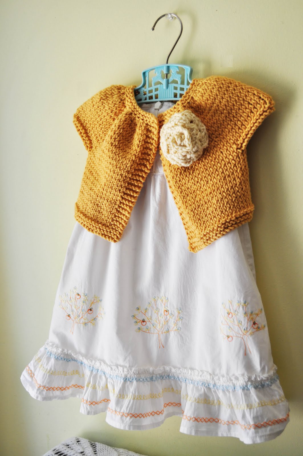The Handmade Dress The gold cardigan is finished!