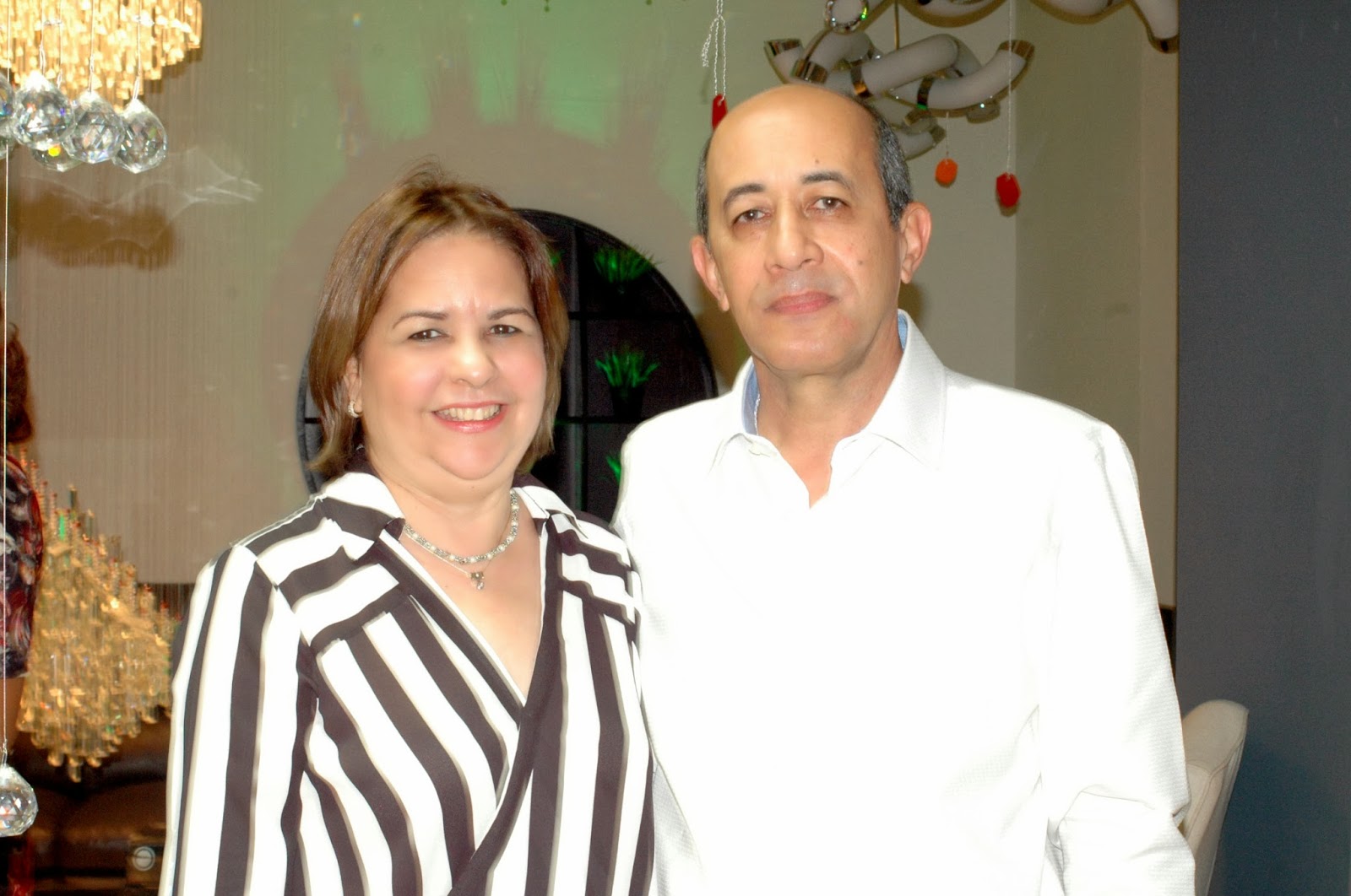 Lamparas Quesada Presento su "Casa Magestuosa" en la sucursal de Gurabo