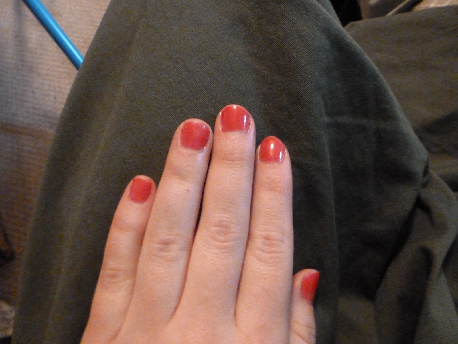 Old-fashioned nail polishes and traditional gel nails can contain harsh chemicals  and odors that are bad for you. Beauty doesn't have to be painful.