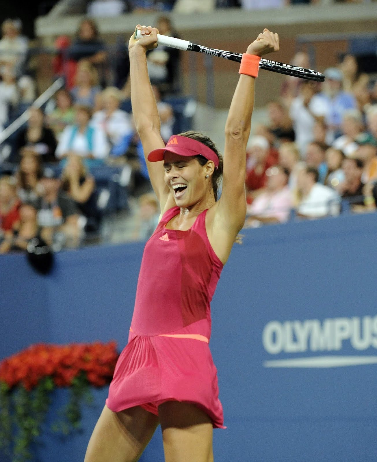http://1.bp.blogspot.com/-dUzrz717zY4/TnHPoe658DI/AAAAAAAABME/PAeqO4vcIPM/s1600/Ana+Ivanovic+US+Open+2011+%252815%2529.jpg