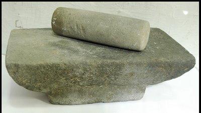 Batu Pipisan Dan Gandhik