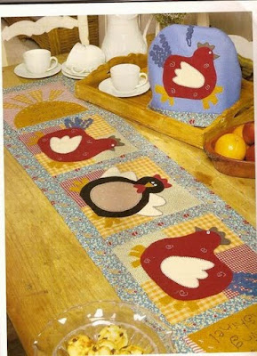 trilho-de-mesa - patchwork - galinha - PAP (diy) com molde trilho-de-mesa - patchwork - galinha - PAP (diy) com molde