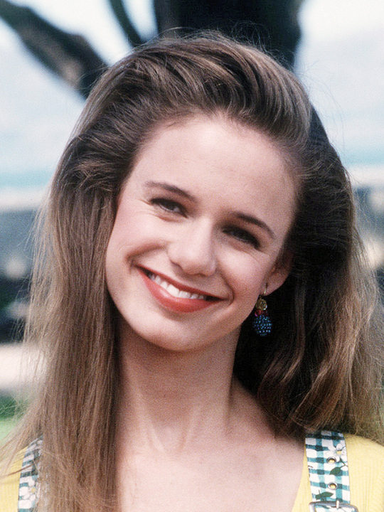 Barber Girl Photos: Andrea Barber Full House - 540x720 - jpeg Full House Andrea Barber Death
