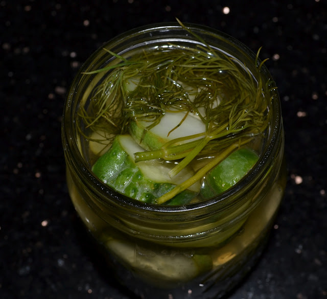 Growing Days Dillicious Pickles.