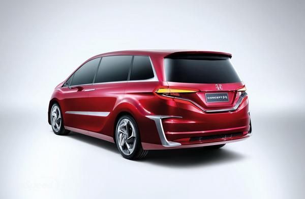 Menjelajahi Medan Persaingan: Alternatif dan Kompetitor Toyota Alphard di Segmen MPV Premium