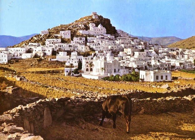 31. This unsuspecting island village is home to an even more debauched party scene than Mykonos. Any guesses? - 49 Reasons To Love Hellas (Greece) 31. This unsuspecting island village is home to an even more debauched party scene than Mykonos. Any guesses? - 49 Reasons To Love Hellas (Greece)
