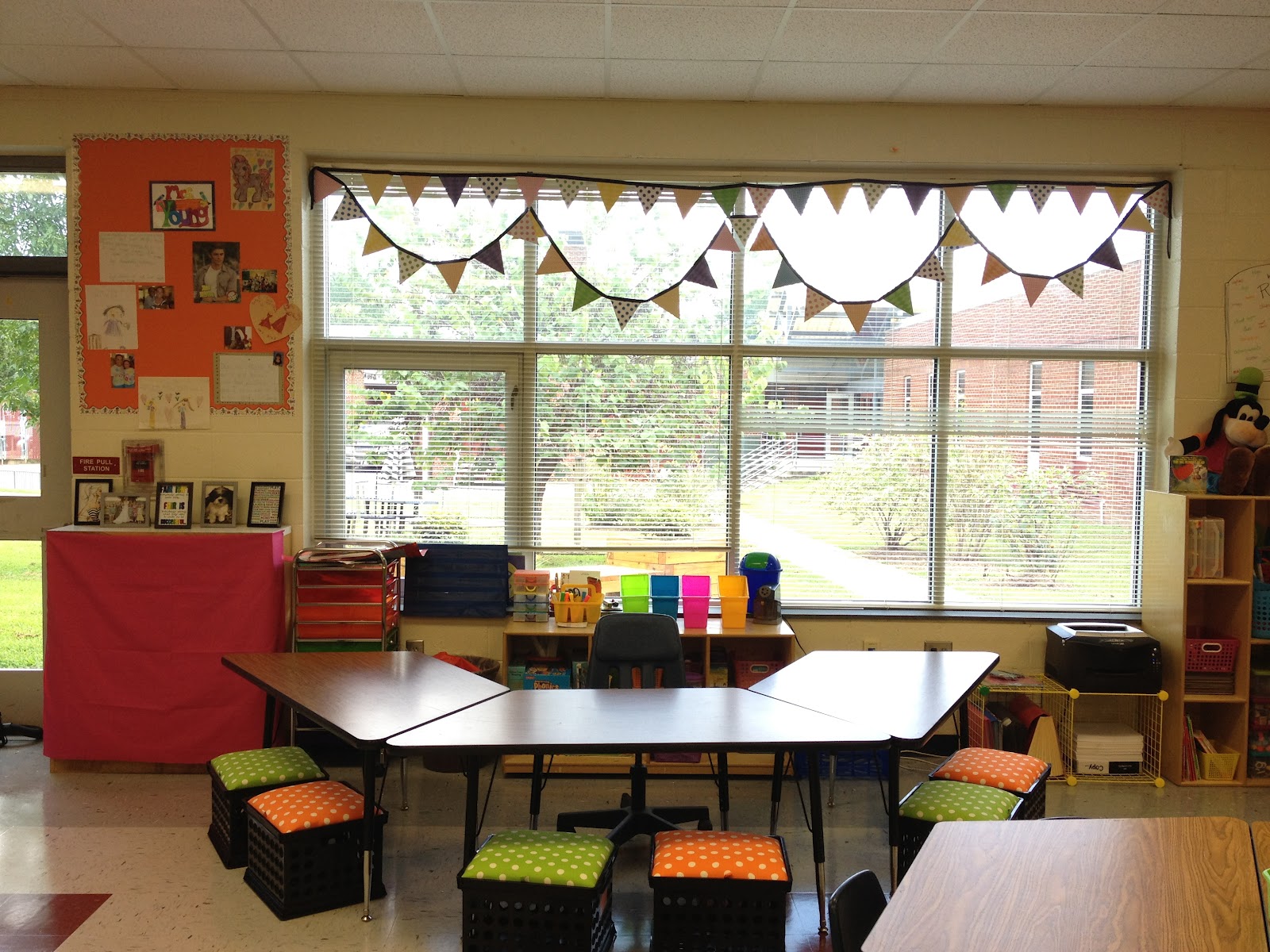 Little Miss Glamour Goes To Kindergarten: my classroom.