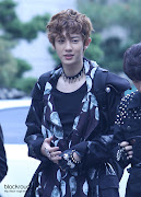 [Photos] 120413 Chanyeol goes to MusicBank (chanyeol )