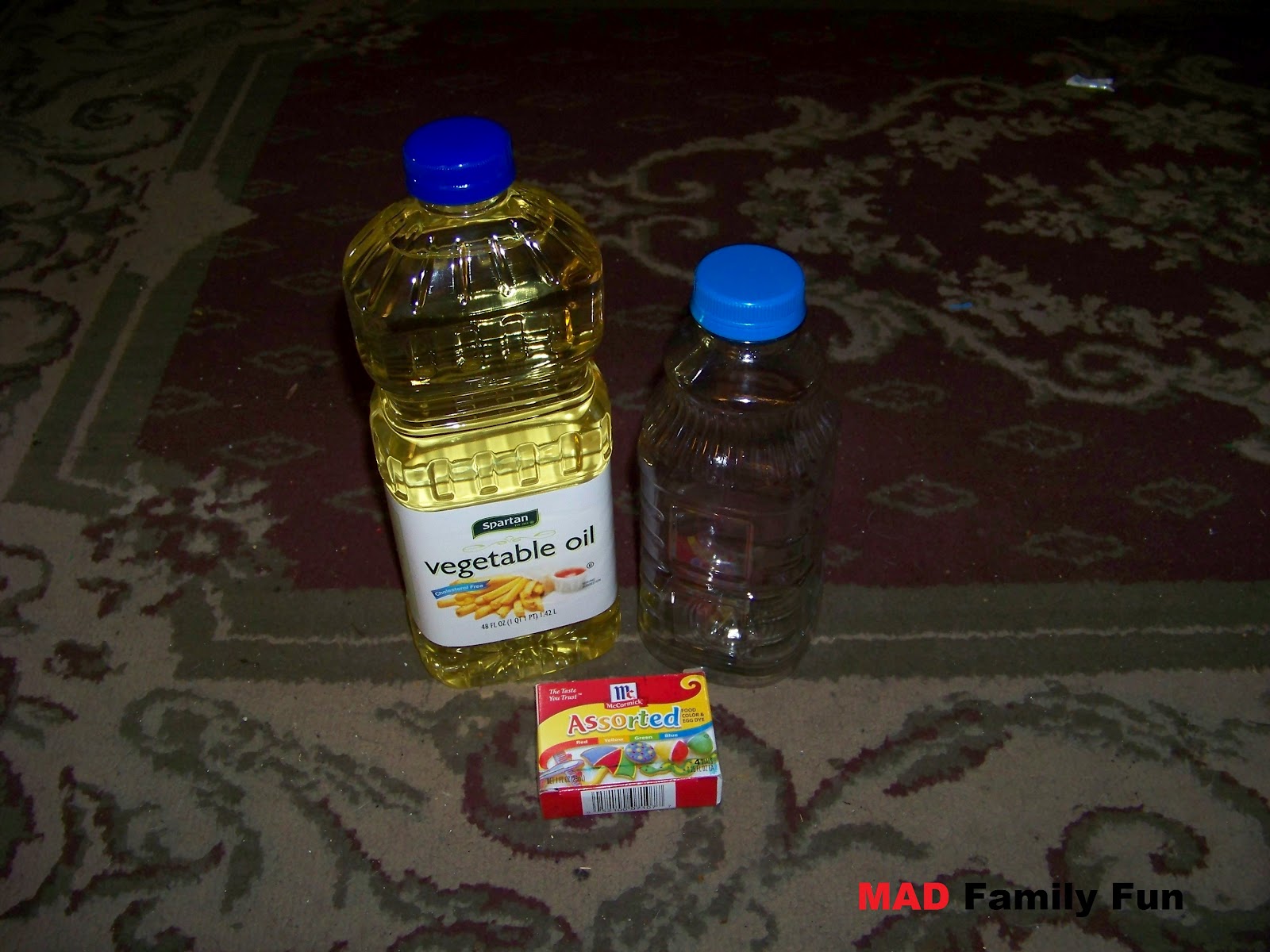 MAD Family Fun "Lava Lamp" Oil and water don't mix