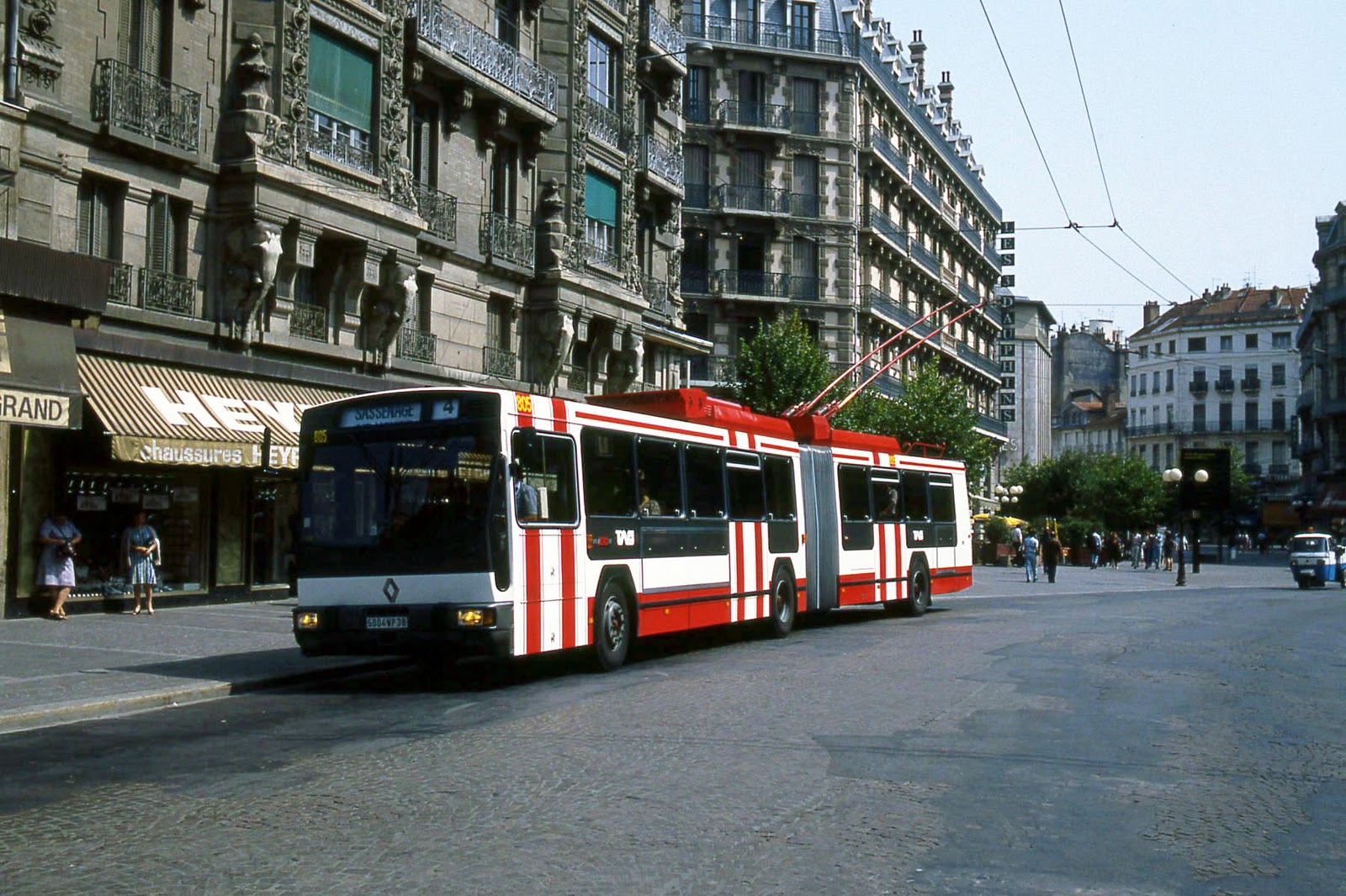 transpress nz Renault articulated trolleybuses in Grenoble, 1985