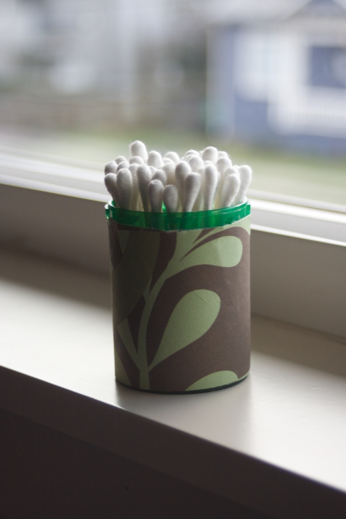 Wake 'n Make Pill Bottle Cotton Swab Holder