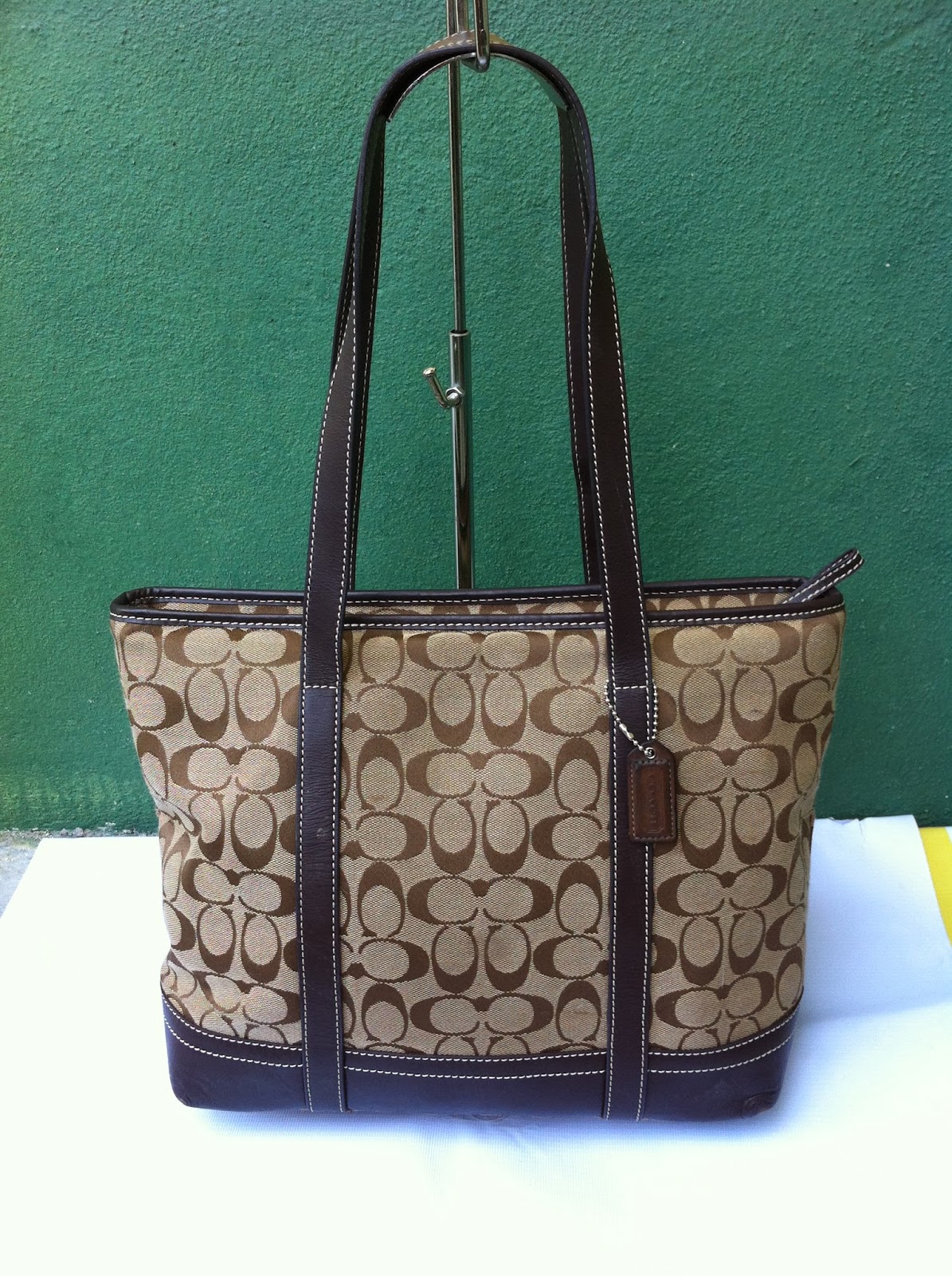 DYBUNDLE COLLECTION AUTHENTIC COACH TOTE CANVAS LEATHER BAG (sold)