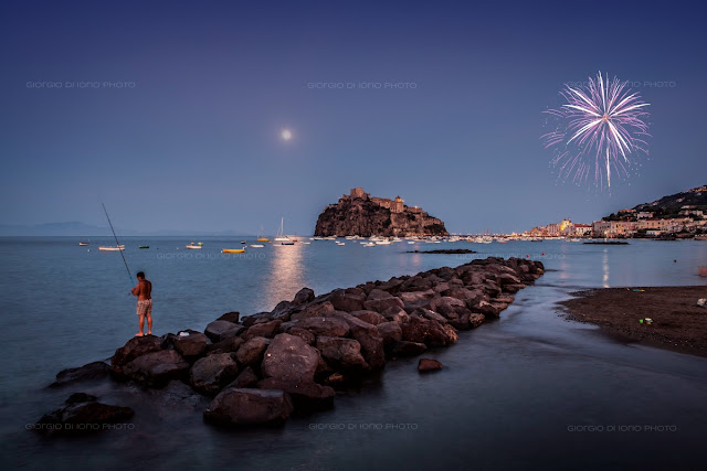 ischia di notte, La luce della Luna, Castello Aragonese Ischia, Moonlight in Ischia, Luna Ischitana, borgo della Mandra, foto Ischia,