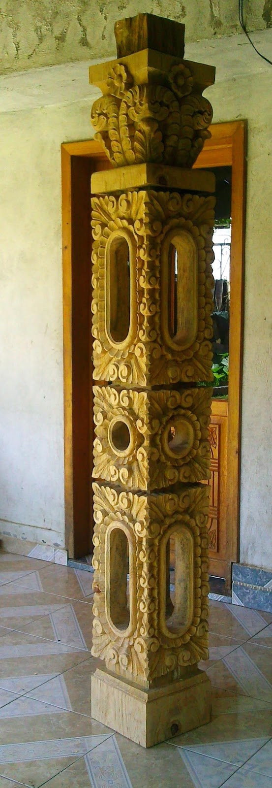 Columnas de Madera Tallada: Columnas de Madera Tallada a Mano y Muebles