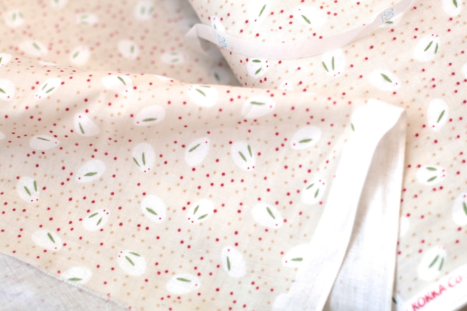 Double cotton muslin fabric with dots -off white