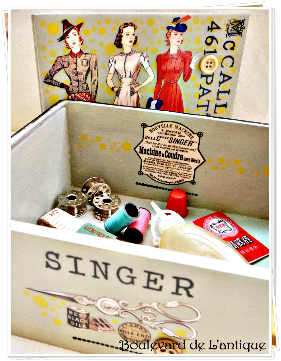 Boulevard de L'antique Vintage Sewing Kit