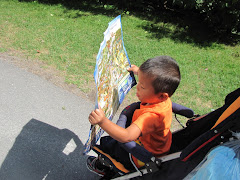Alexandre looking at the map at Granby Zoo