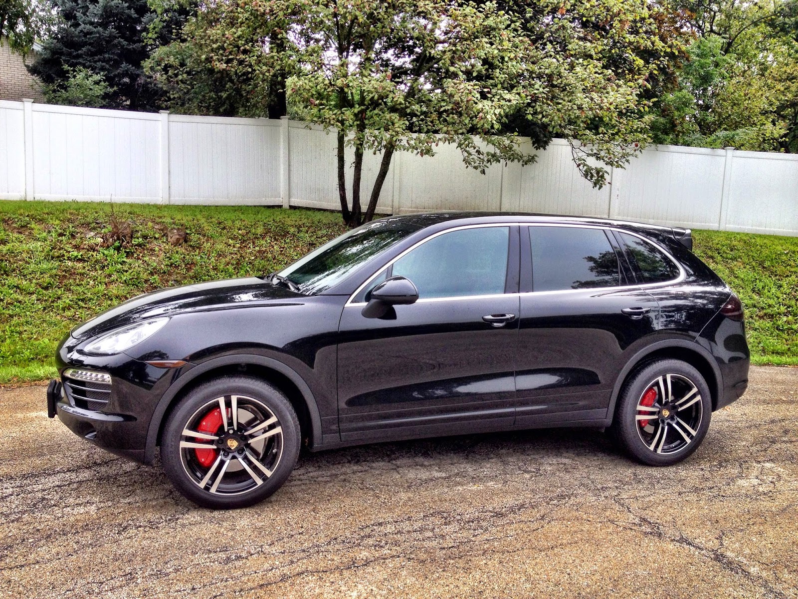 Ravenus Studios Porsche Cayenne V6 Brake Caliper Covers in Red, built