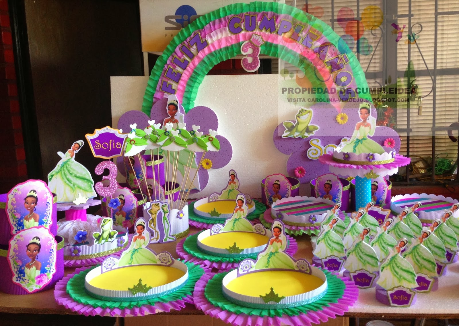 Decoraciones de Fiestas Infantiles, Piñatas y Centros de
