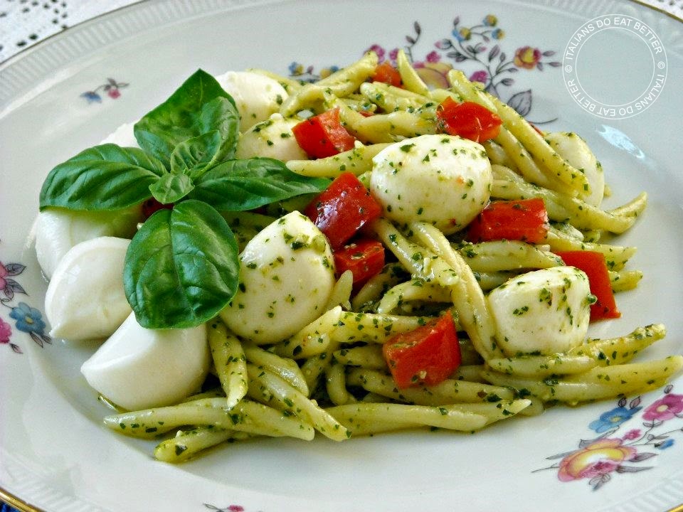 TROFIE AL PESTO CON POMODORINO E MOZZARELLA ITALIANS DO EAT BETTER