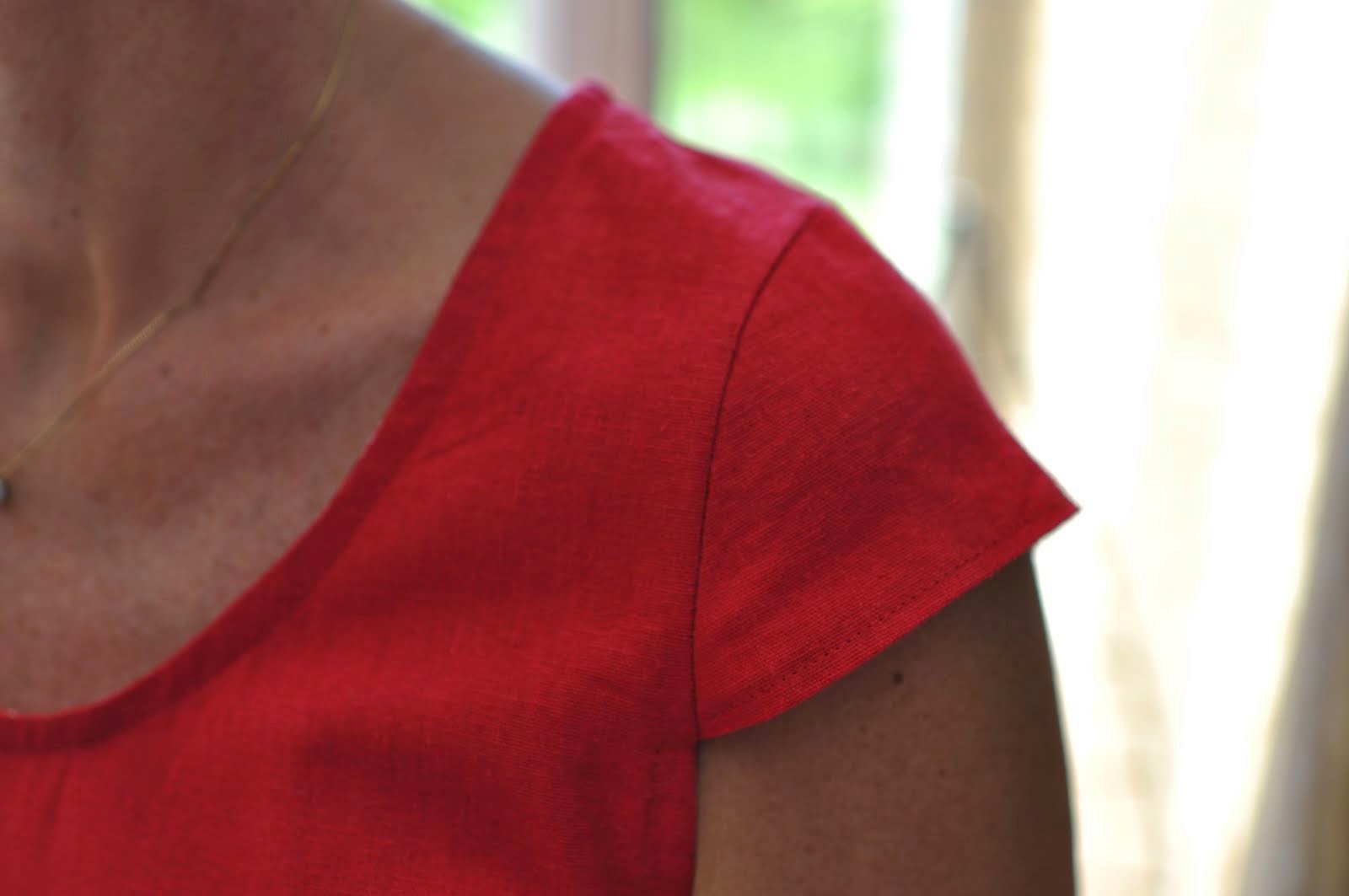 détail robe lin rouge