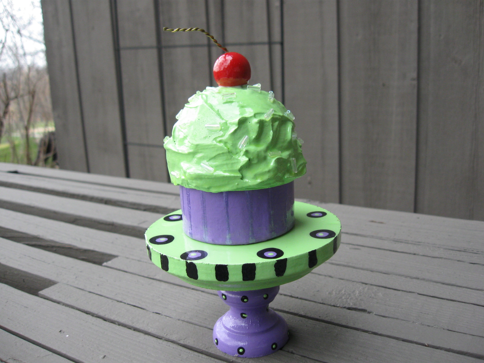 Craft Klatch ® CUPCAKE MONEY HOLDER TRINKET BOX