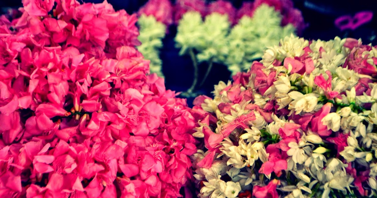 Raat Hai Ya Baraat Phulon Ki........