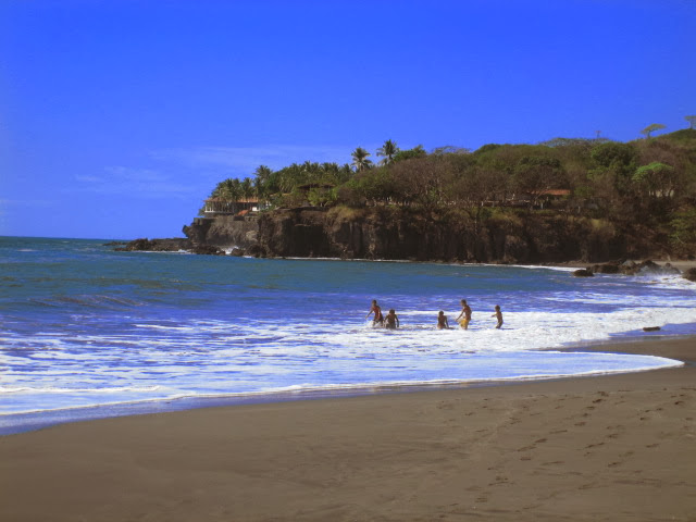 Playa El Sunzal, La Libertad