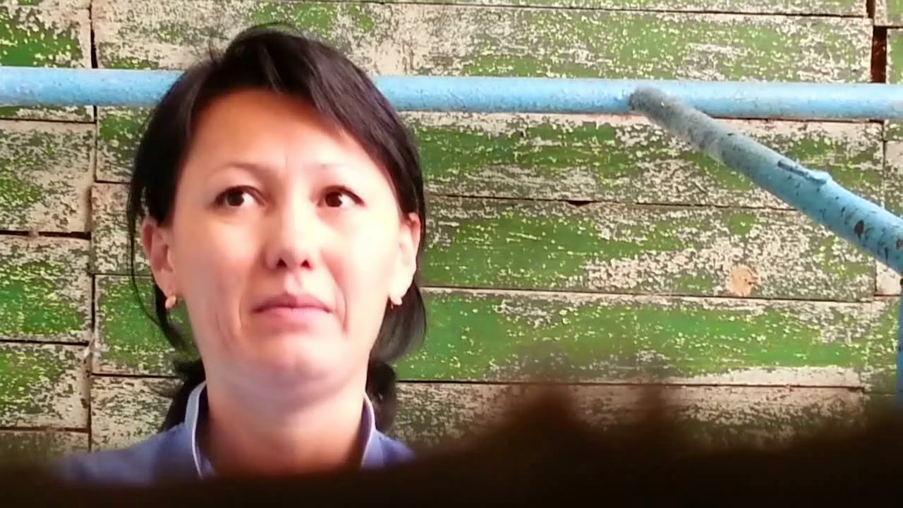 Подглядывание в уличном туалете Казахстана