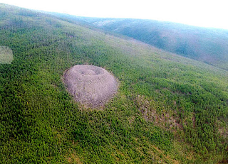 Kawah Misterius yang Dibentuk oleh Alien di Tengah Hutan Rusia?