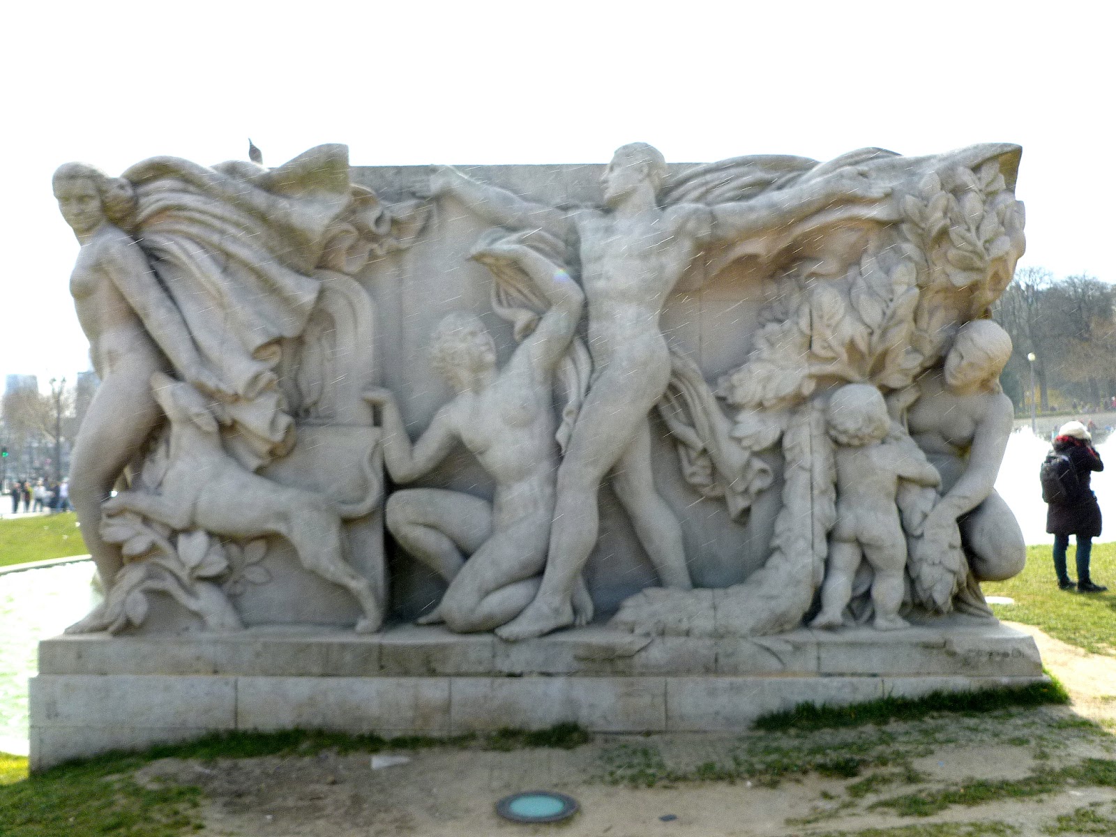 Photoops Relief Sculpture Jeunesse Paris, France