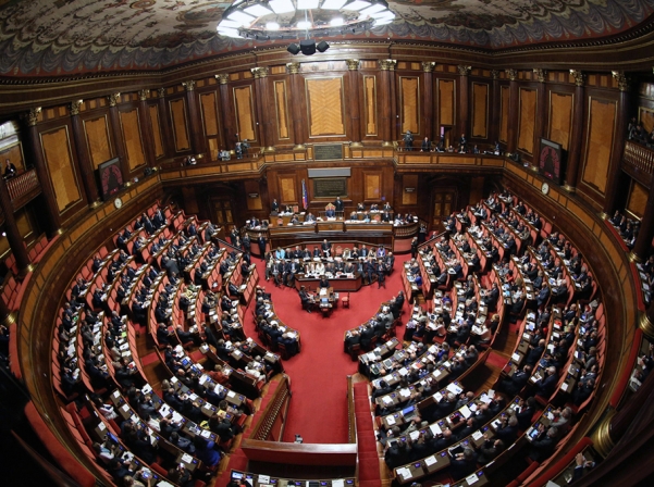 Italia penaliza la negación de genocidios