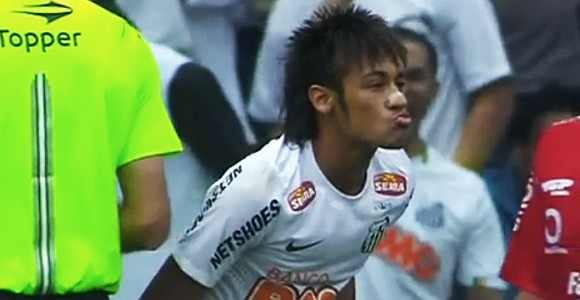 [Image: neymar-kiss.jpg]