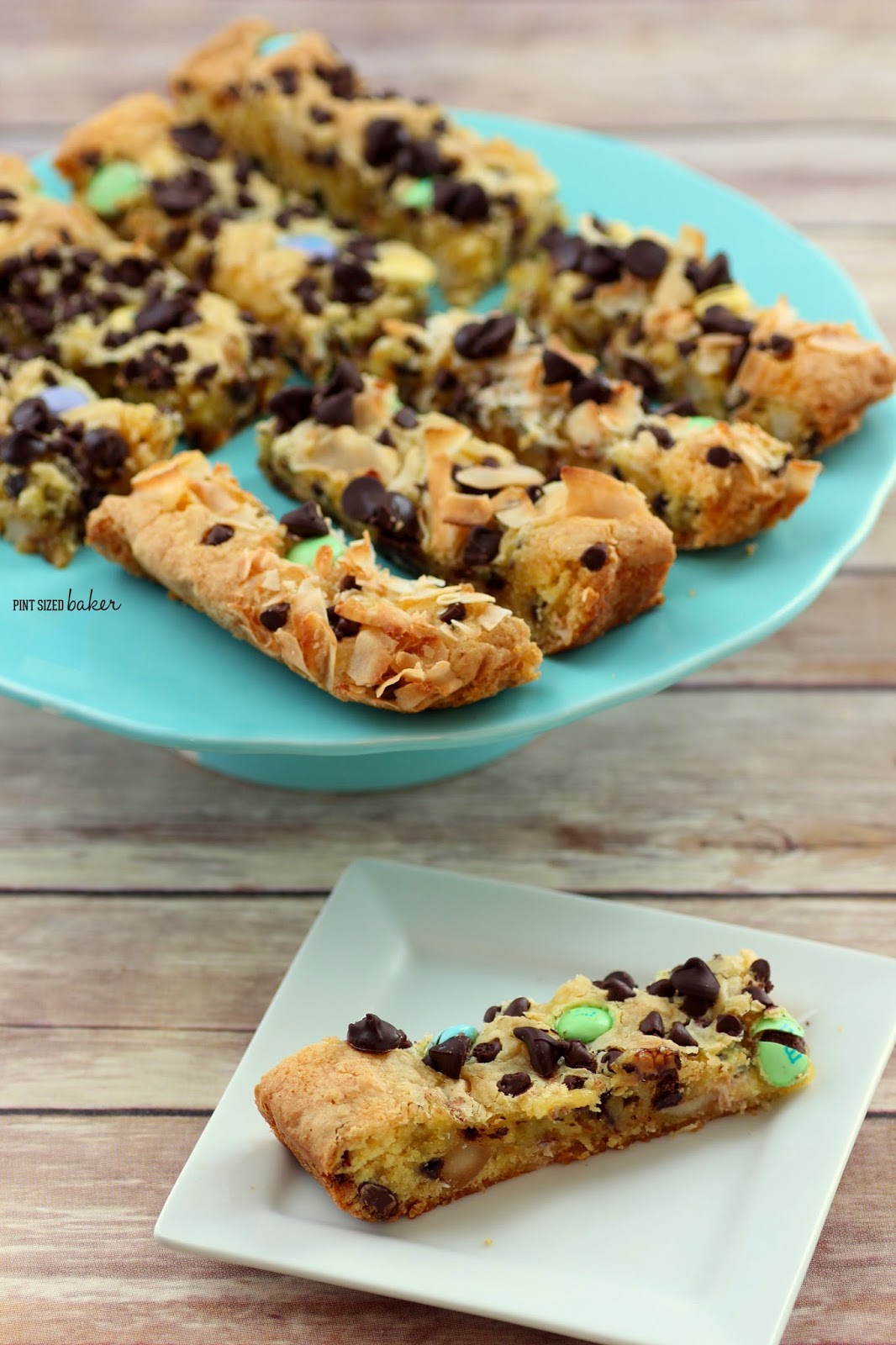 Struggling to find some GF baked snacks to serve that also taste great? You won't be let down with these Gluten Free Cake Mix Cookie Bars!