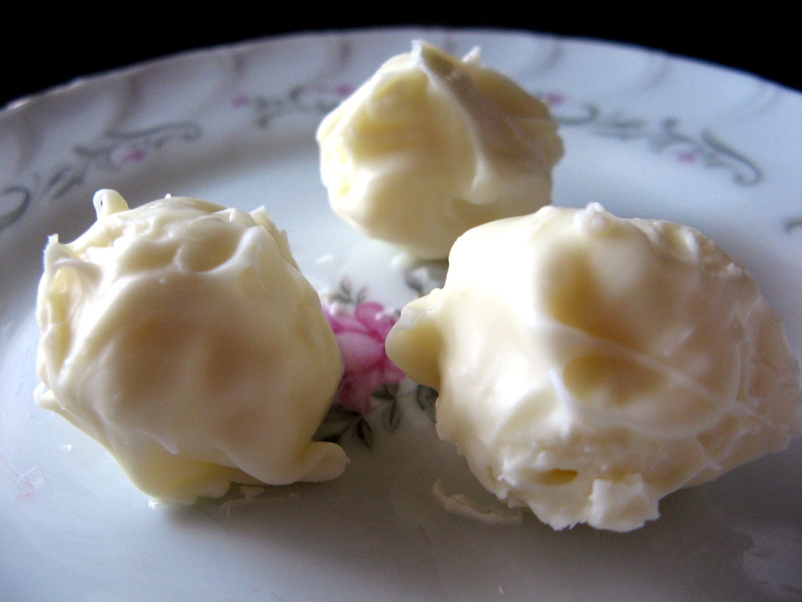 Crunchy Creamy Sweet Eggnog Truffles