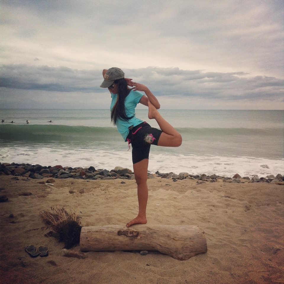 YOGA Standing Mermaid Pose (Eka Pada Rajakapotasana) Variation