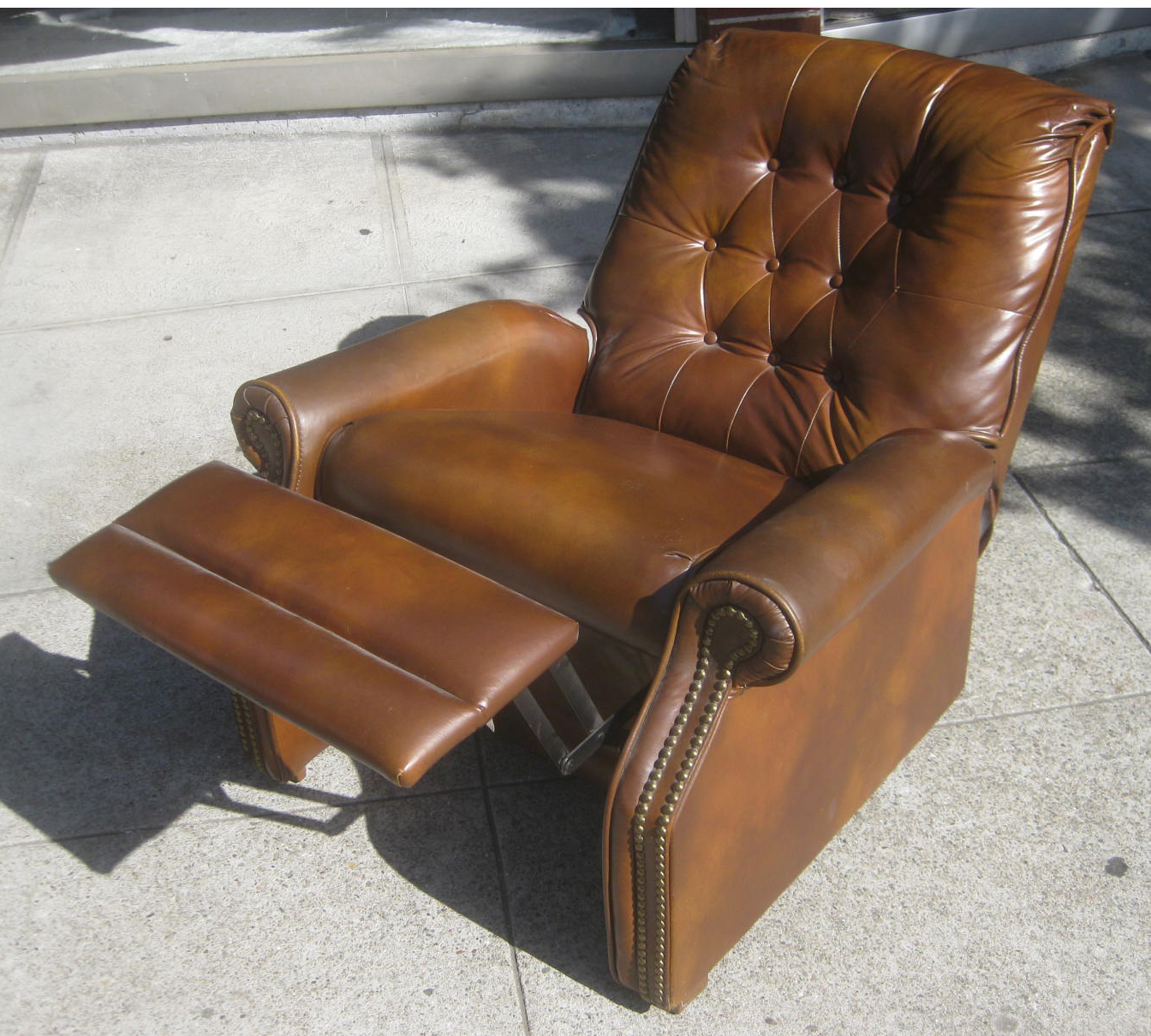 UHURU FURNITURE & COLLECTIBLES SOLD Vinyl Recliner 55