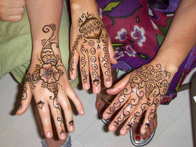 I have to say that girls and women only on their hands palm henna tattoo 